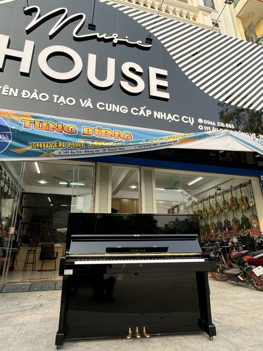 YAMAHA U1E